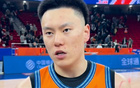 賽后大勝山東！盧偉滿意，血布暖心簽名，冰敷雙膝。