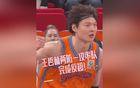 王哲林強勢反超，兩防一攻，搶斷單打，率隊勝出。
