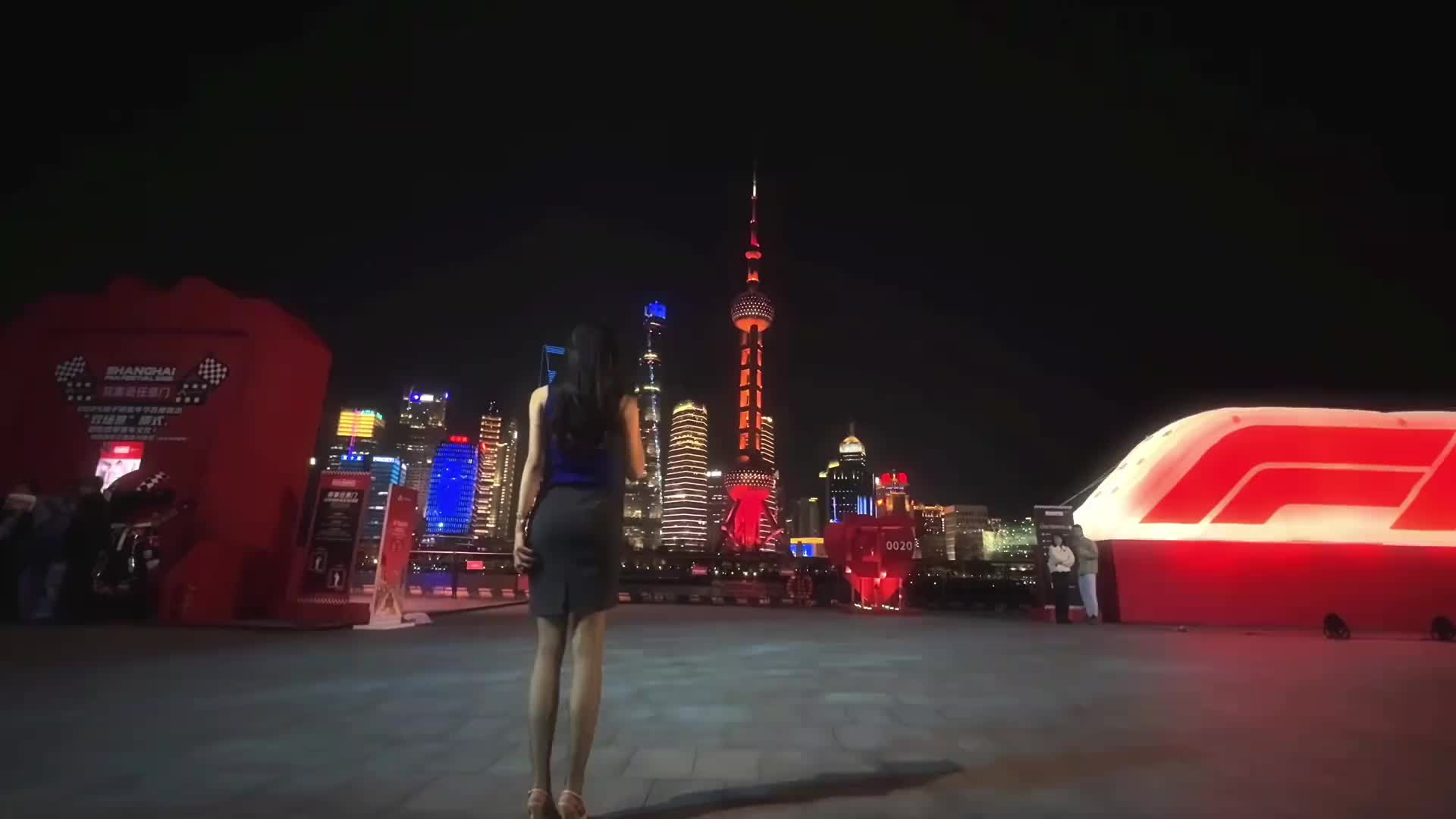 身材是真好??！美女登密網(wǎng)紅盼盼一身黑色短裙穿搭走秀~