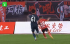 成都B隊平武漢三鎮(zhèn)B隊，曹品柱立中線。