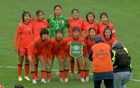 U16女足拼搏傷勢重，榮馨脫臼仍堅韌，解說盛贊其志勇。
