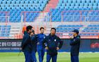 泰山隊合練23人，王、雷缺席，后防調(diào)整，崔康熙指導(dǎo)要求明確。