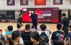 易建聯(lián)現(xiàn)身籃球賽，身材自律！
