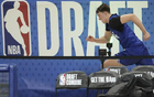 跟腱撕裂，新秀摩爾重傷，經(jīng)紀人斥NBA制度，新秀過度試訓。