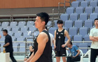 陳培東謝鄉(xiāng)迷，愿籃球少年得佳績。